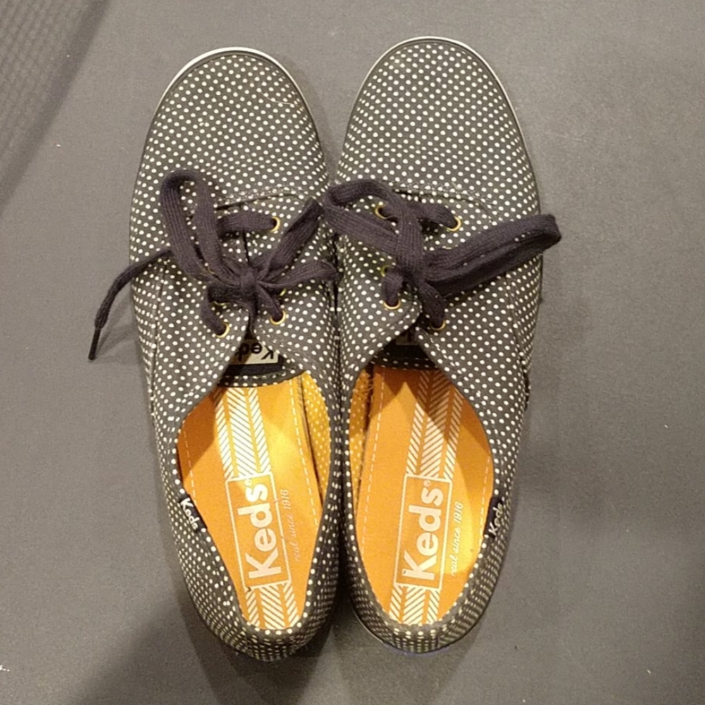 Women's keds, size 10. Black white polka dot